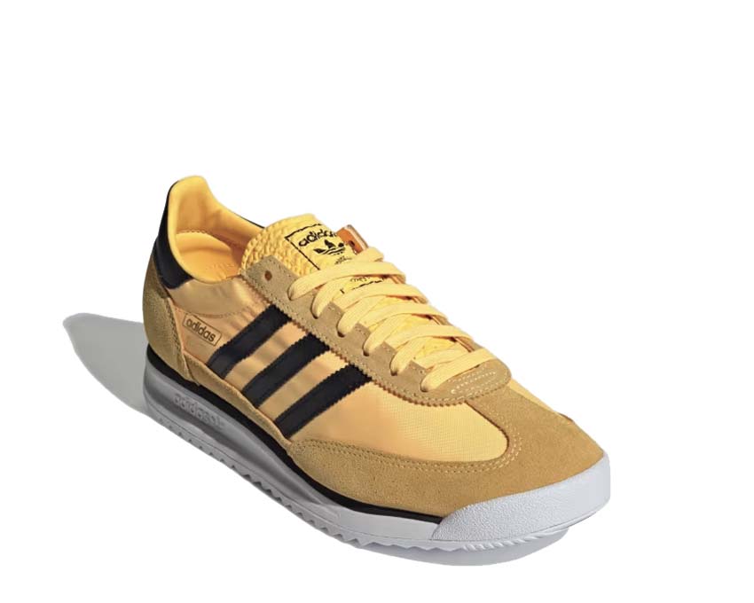 Adidas SL 72 RS Spark Core Black detalle — logo 3 bandas bordado