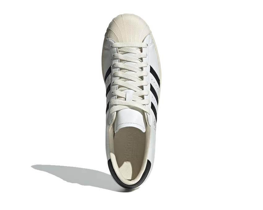 Adidas Superstar Vintage Cloud White — vue trois quarts silhouette classique