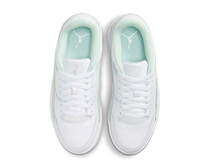 Jordan Flight Court W White Igloo Pure Platinum — détail œillets broderies Jordan