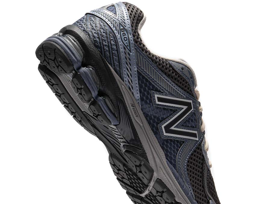 New Balance 860v2 Arctic Grey Starlight détail — design rétro inspiré trail