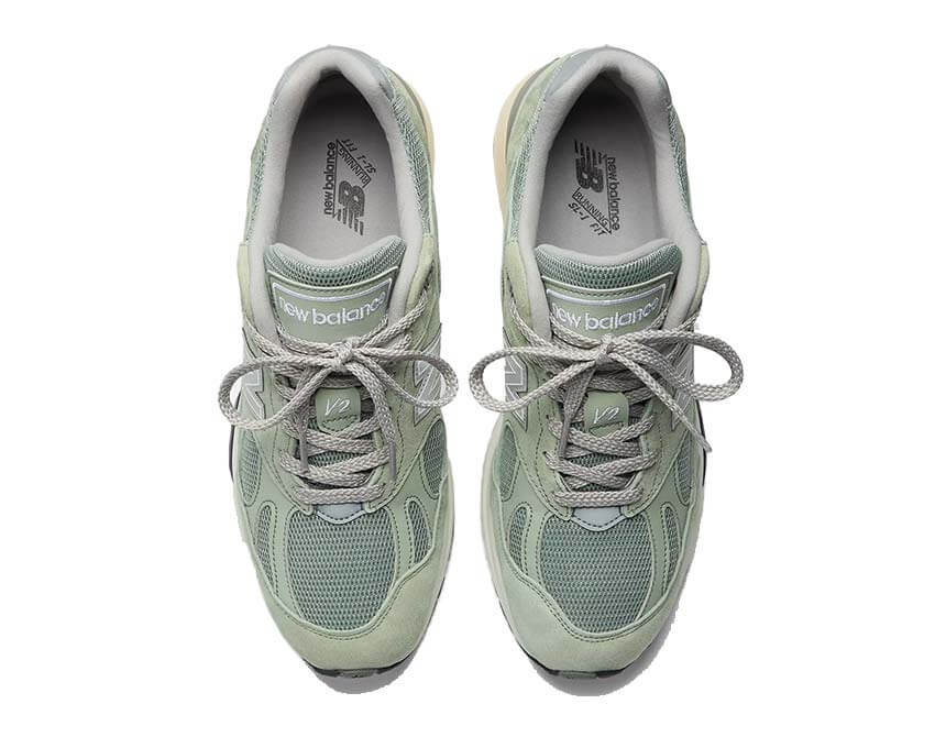 New Balance 991v2 Sea Grass détail — empiècements multimatières tons végétaux