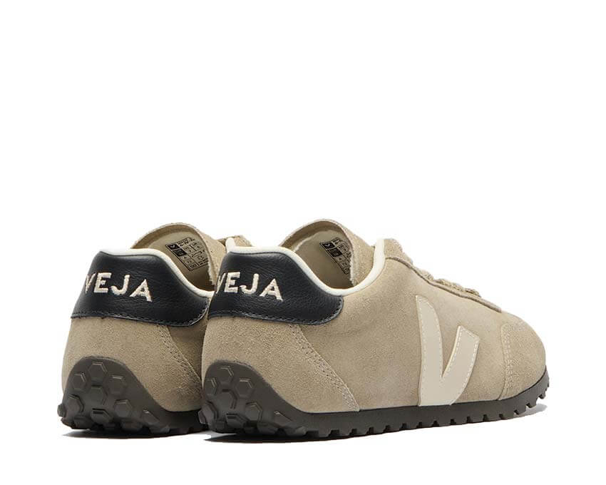 Veja GT Suede W Taupe détail — texture daim taupe