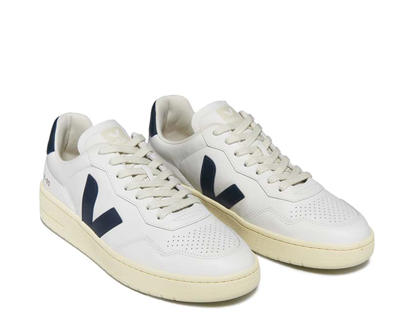 Veja V-90 OT Leather Extra White Nautico Sohle — übergroße Kautschuksohle