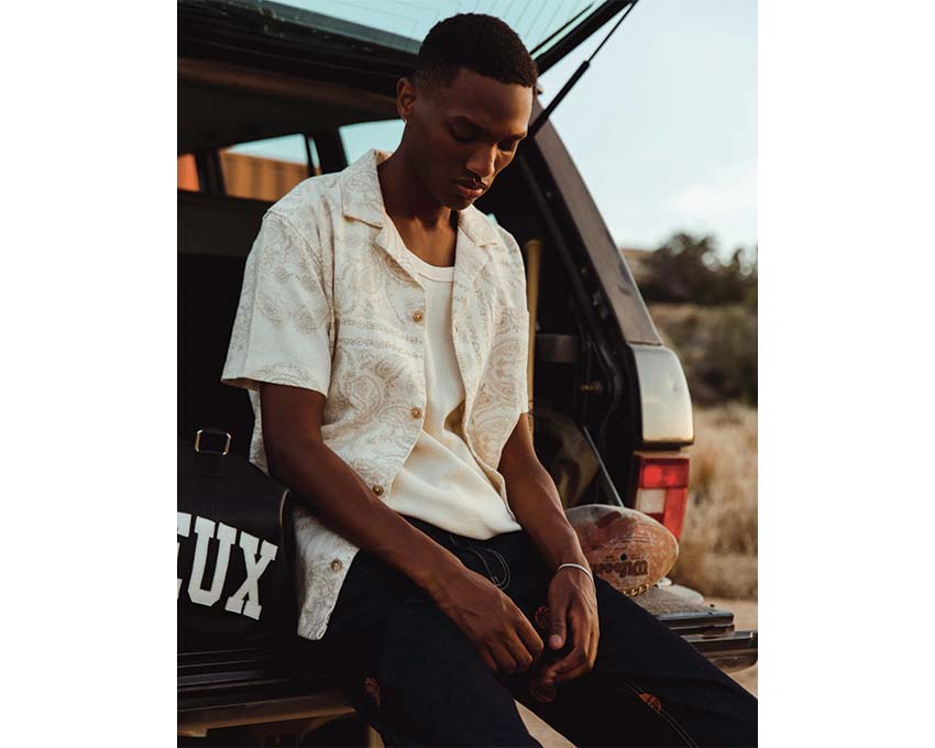 Les Deux Lesley Paisley SS Shirt Light Ivory detalle — mangas cortas acabado