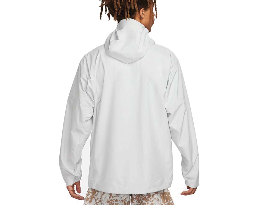 Nike ACG Storm-Fit Cascade Rains Photon Dust vue latérale — tissu Storm-Fit déperlant