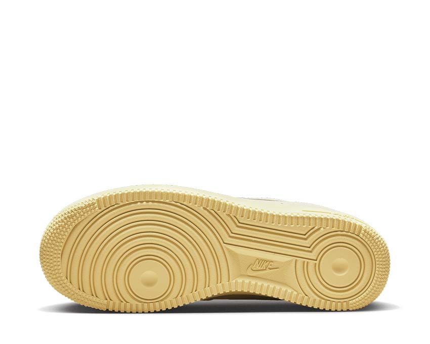 Nike Air Force 1 '07 LX Coconut Milk Light Bone Lemon Wash — vue trois quarts