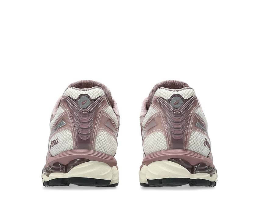 Asics x Kith Gel Kayano 12.1 Quartz 1203B144-101 — détail tige Rose Quartz premium