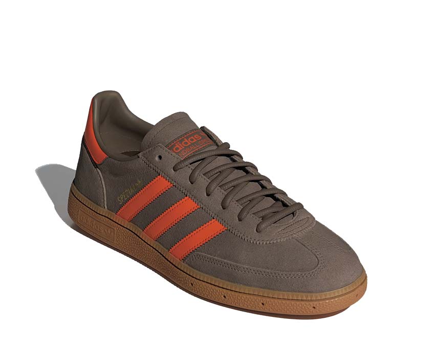 Adidas Handball Spezial Cargo Brown détail — languette brodée logo handball