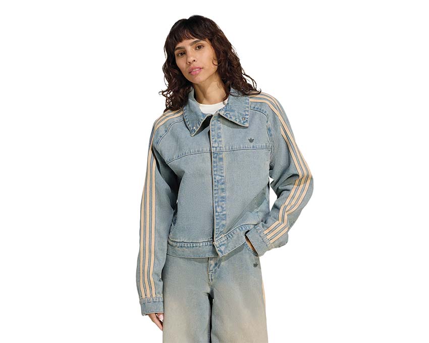 Adidas Premium Essentials Denim Jacket vue dos — coupe ajustée femme