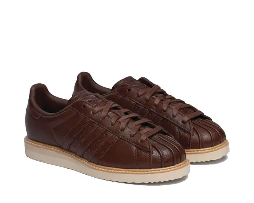Adidas Superstar Lux Brown vue latérale — tige cuir brun premium shell toe