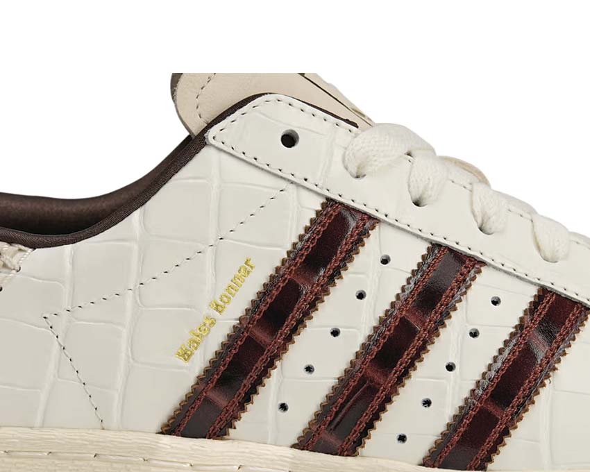 Adidas Superstar x Wales Bonner Blanc vue latérale — bandes dorées signature