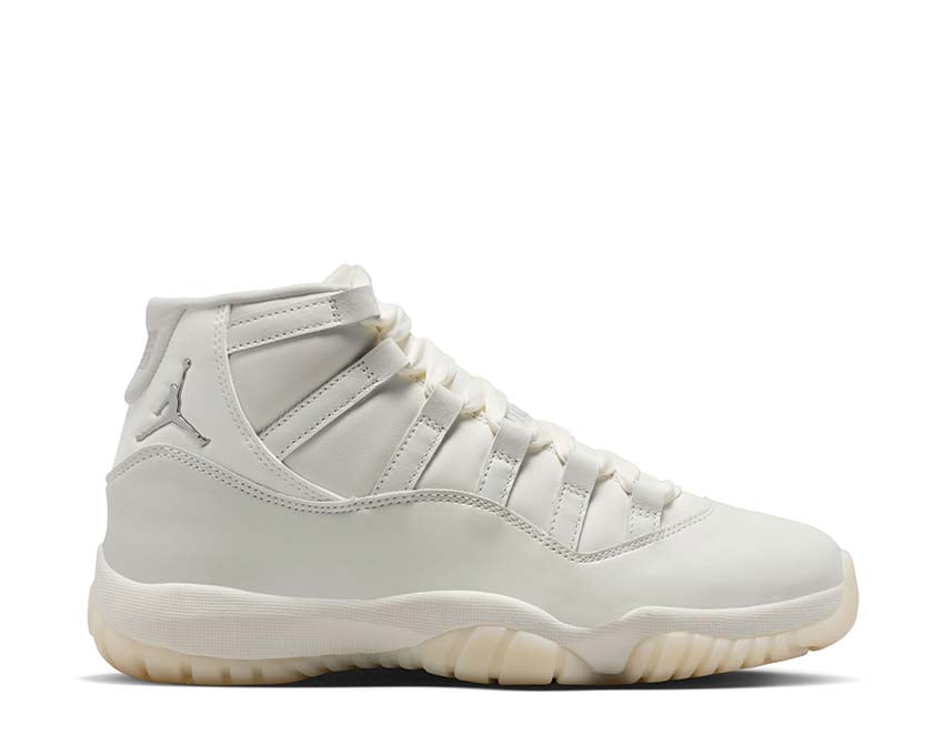 Air Jordan 11 Retro W Pearl blanc nacré — sneakers femme basketball iconic patent leather OG