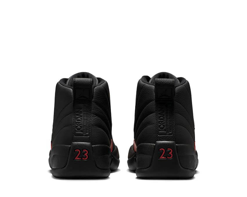 Air Jordan 12 Retro Bloodline détail — cuir empeigne noir rouge Bloodline