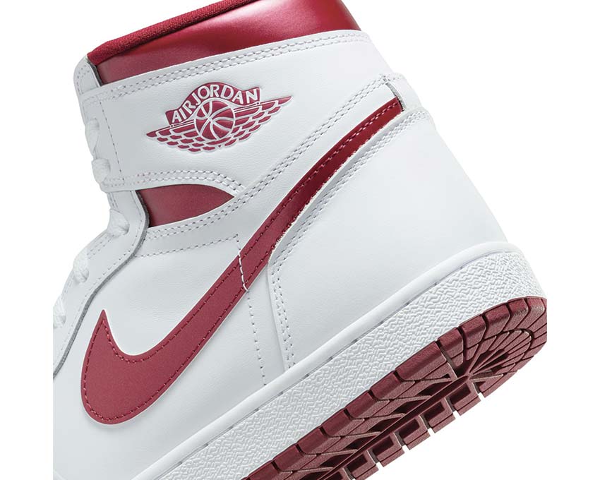 Jordan Air Jordan 1 High 85 Metallic Burgundy vista lateral — cuero metálico