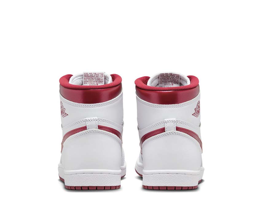 Jordan Air Jordan 1 High 85 Metallic Burgundy detalle — parte superior cuero metálico