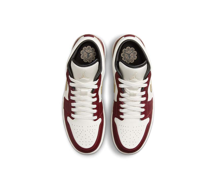 Jordan Air Jordan 1 Low SE Lunar New Year Sail Metallic Gold Dark Team Red détail — broderies festives