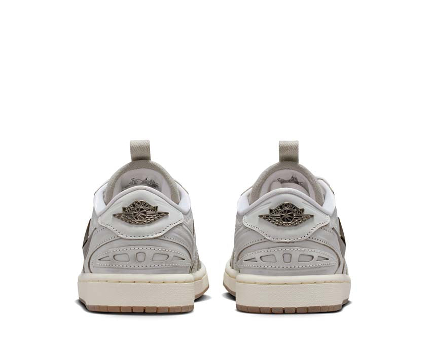 Air Jordan 1 Method of Made Low V3 Blanc Summit détail — tige cuir basketball culture