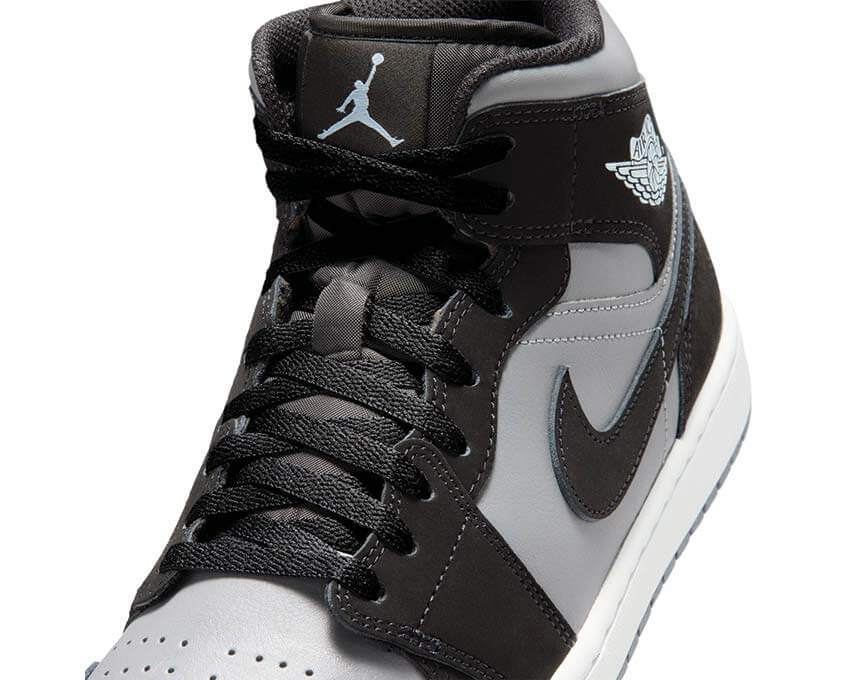 Air Jordan 1 Mid Black vue latérale — tige cuir noir Jordan 1 Mid
