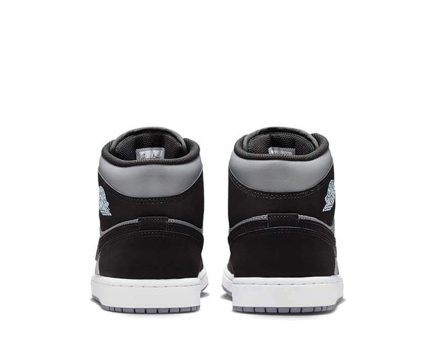 Air Jordan 1 Mid Black détail — cuir perforé noir Swoosh Air