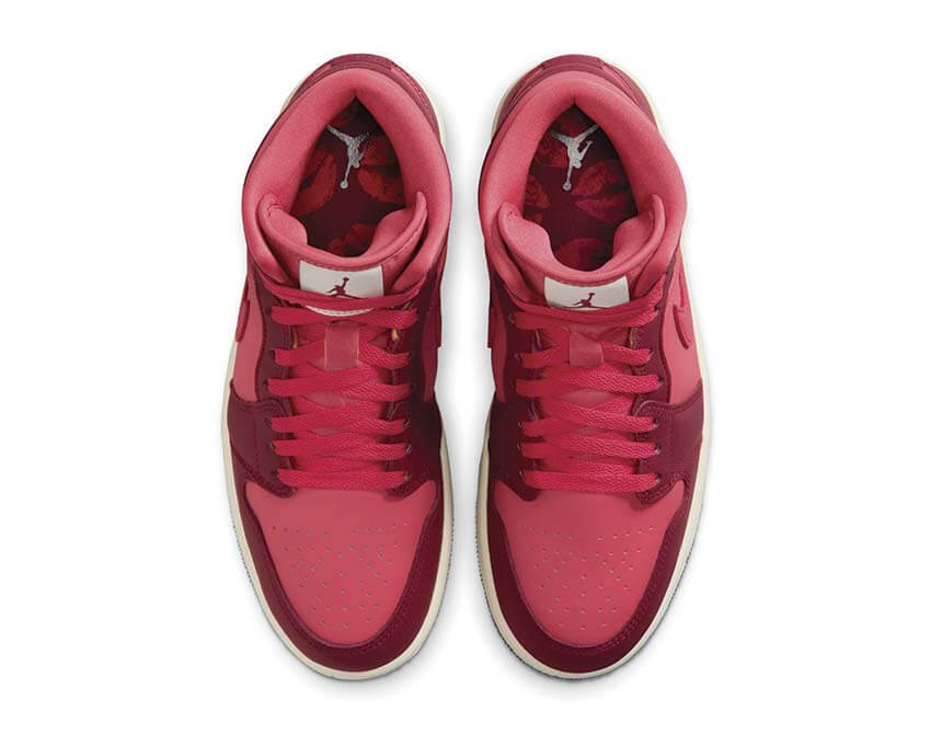 Air Jordan 1 Mid SE W Sierra Red — vue trois quarts rouge sierra femme