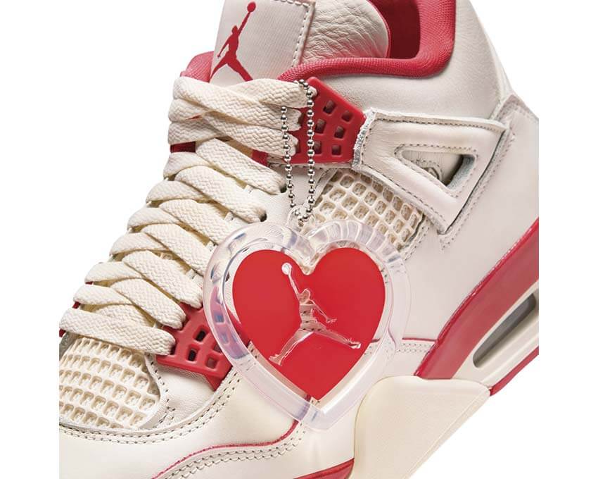 Air Jordan 4 Retro W Lover Letter vue latérale — tige rose Valentine Jordan 4