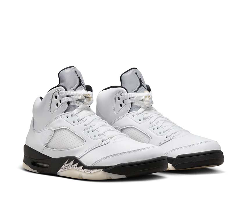 Jordan Air Jordan 5 Retro White and Black White Black Sail Metallic Silver vue latérale — mesh et cuir