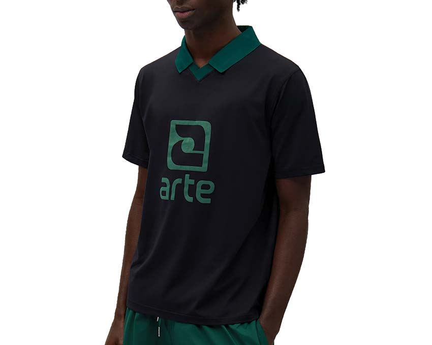 Arte Logo Collar T-shirt Black Green detail — embroidered collar logo