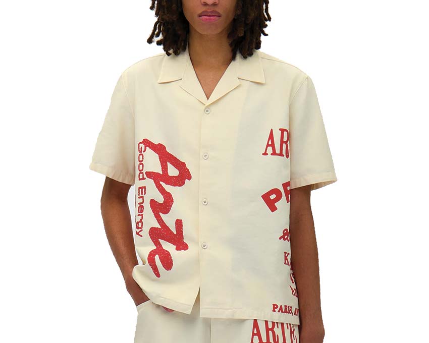 Arte Red Print Shirt Cream détail — motif imprimé rouge