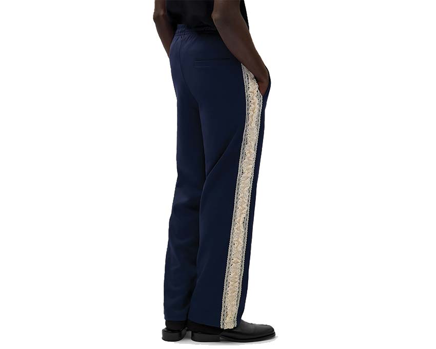 Arte Trim Pants Navy vue latérale — détail bandes trim jambe