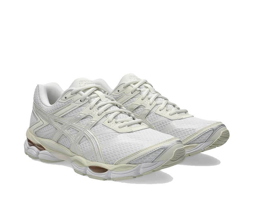 Asics Gel Cumulus 16 White/Cream vue latérale — tige mesh et cuir synthétique