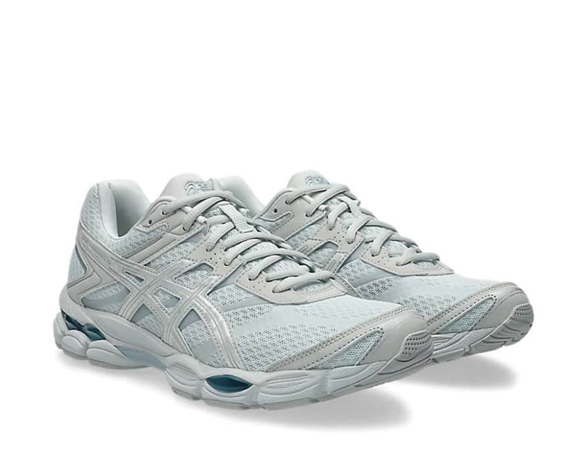 Asics Gel Cumulus 16 Airy Blue vue latérale — tige mesh respirante
