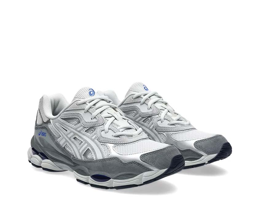 Asics Gel NYC Glacier Grey/Gravel vue latérale — tige mesh et cuir vintage
