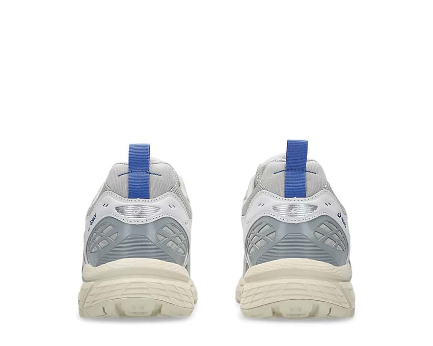Asics Gel Nunobiki White/Sapphire détail — overlays mat et semi-brillant trail