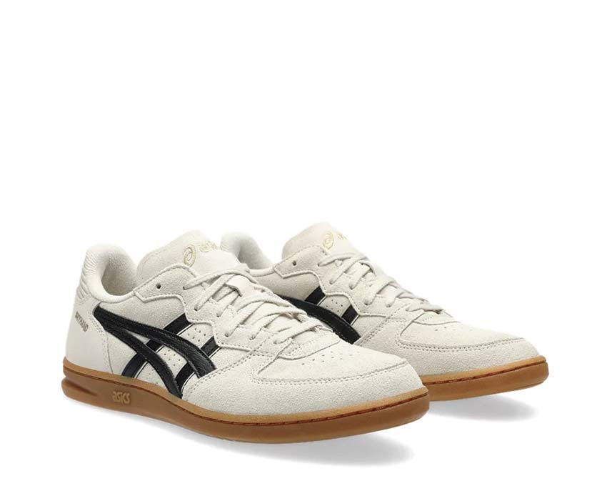 Asics Skyhand OG Oatmeal/Black vue latérale — cuir et mesh lifestyle
