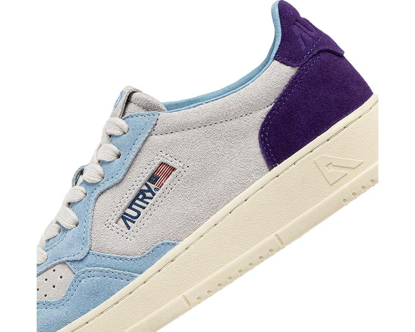 Autry Medalist Low Tric Suede Port Mauve détail — empiècements tricolores