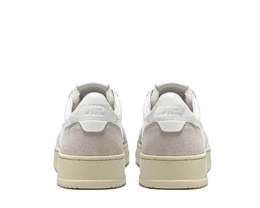 Autry Medalist Low Suede Blanc semelle — semelle gomme blanche