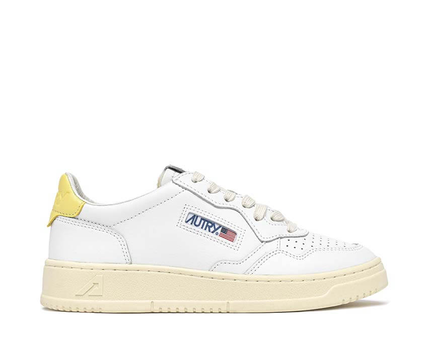 Autry Medalist Low Bleu Ciel Cuir — sneaker femme cuir bleu ciel rétro tennis pastel