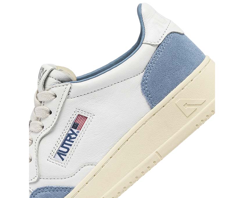 Autry Medalist Low W Goat Suede White Street detalle — paneles de colores