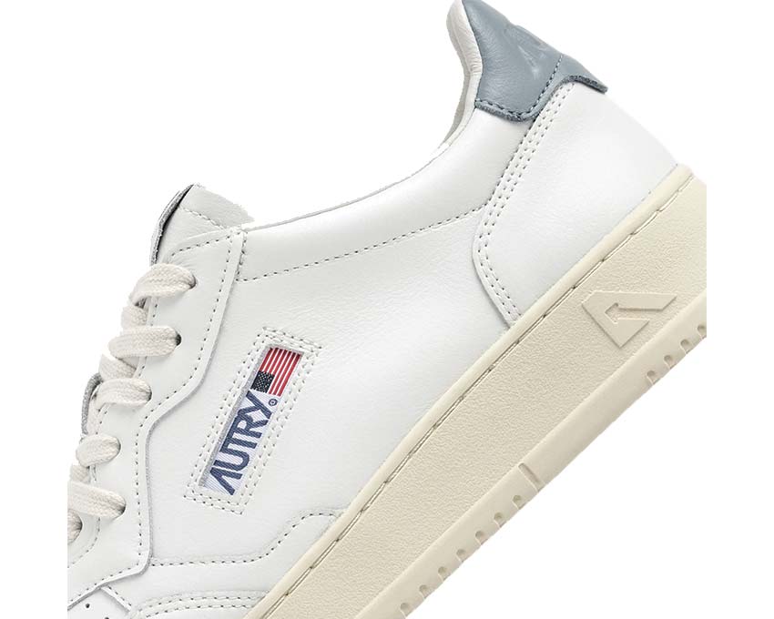 Autry Medalist Low W Leather White Silver Blue vue latérale — cuir et daim bicolore