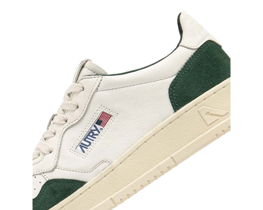 Autry Medalist Low Blanc/Vert Bouteille vue latérale — cuir lisse et daim vert