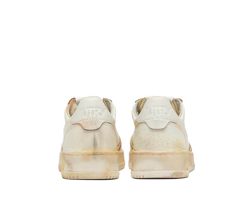 Autry Medalist Low Super Vintage détail — logo Autry cuir vintage Medalist Low