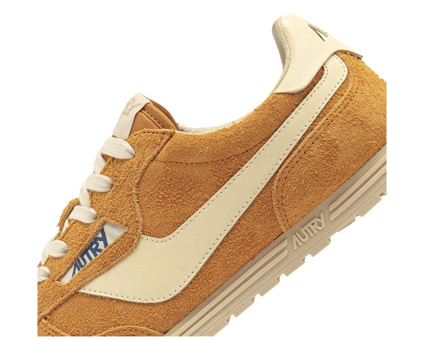 Autry Windspin Low Cadm vue latérale — daim camel et cuir
