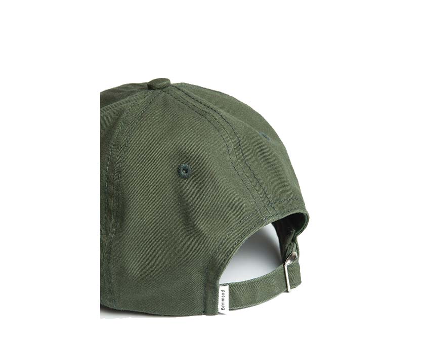 Edmmond Studios 10 Years Duck Cap Dark Green détail — canard brodé façade