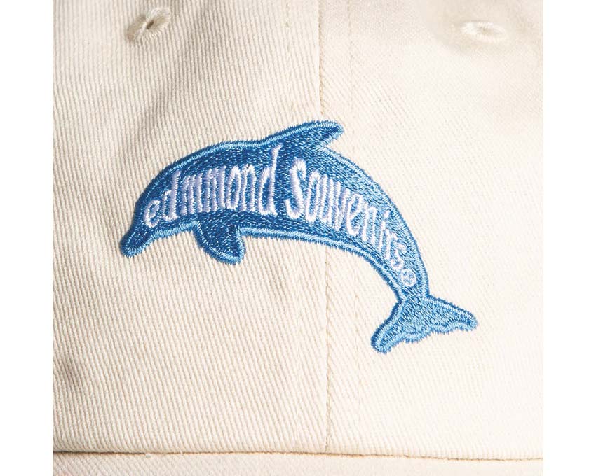 Edmmond Studios Fridge Magnets Cap Off White Seitenansicht — cremefarbenes Profil Logo