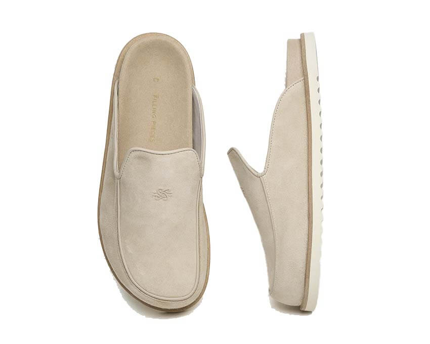 Filling Pieces Clog Suede Beige détail — logo FP