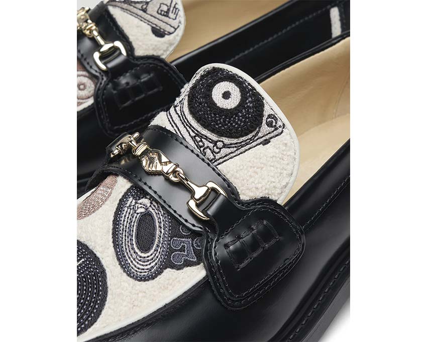 Filling Pieces Loafer Vinyl Black vue latérale — cuir verni texturé élégant