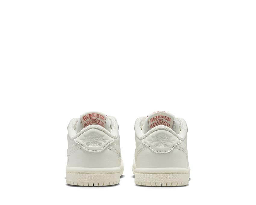 Jordan 1 Retro Low OG TD Sail University Red détail — cuir sail et rouge vif