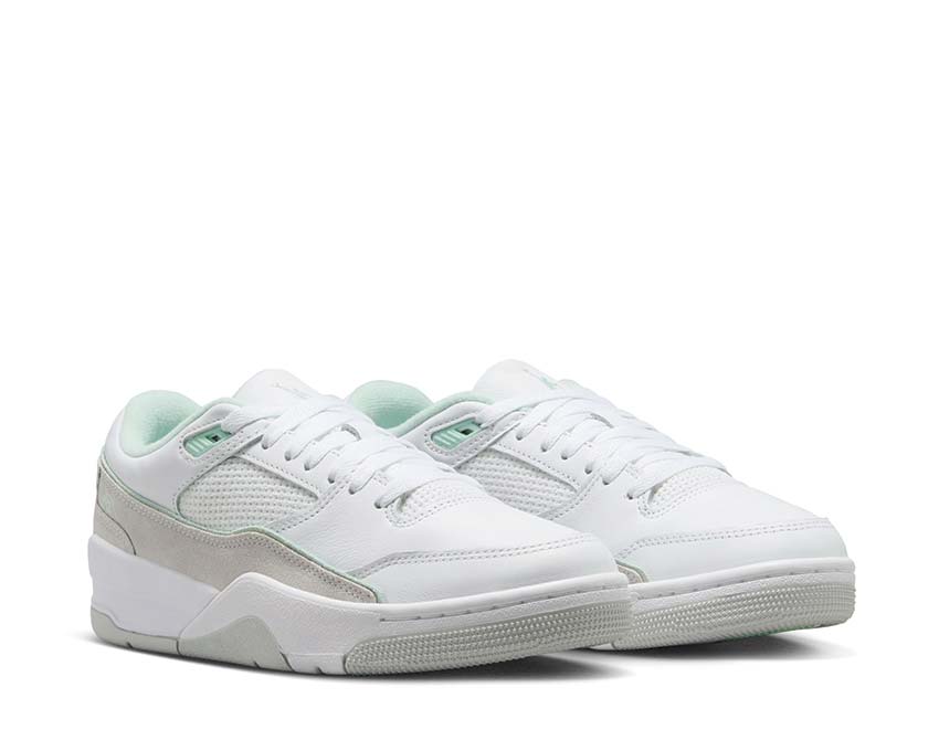 Jordan Flight Court W White Igloo Pure Platinum — détail tige cuir synthétique