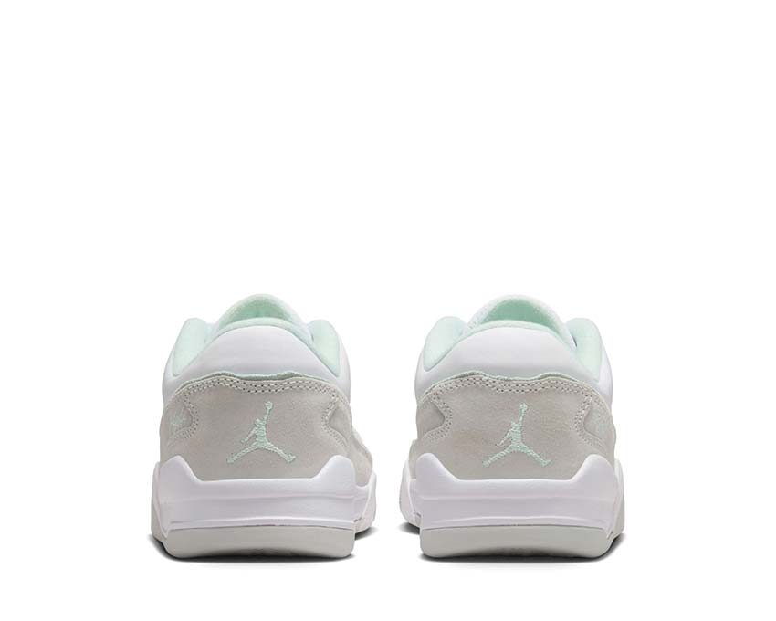 Jordan Flight Court W White Igloo Pure Platinum — semelle caoutchouc traction