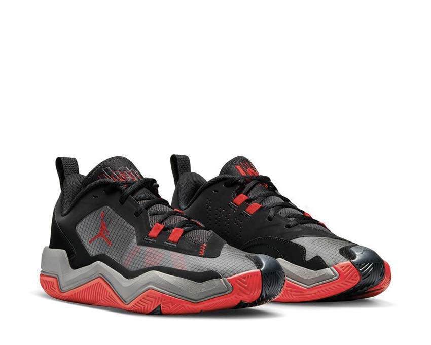 Jordan One Take 4 Black Flat Pewter University Red vista lateral — mesh transpirable